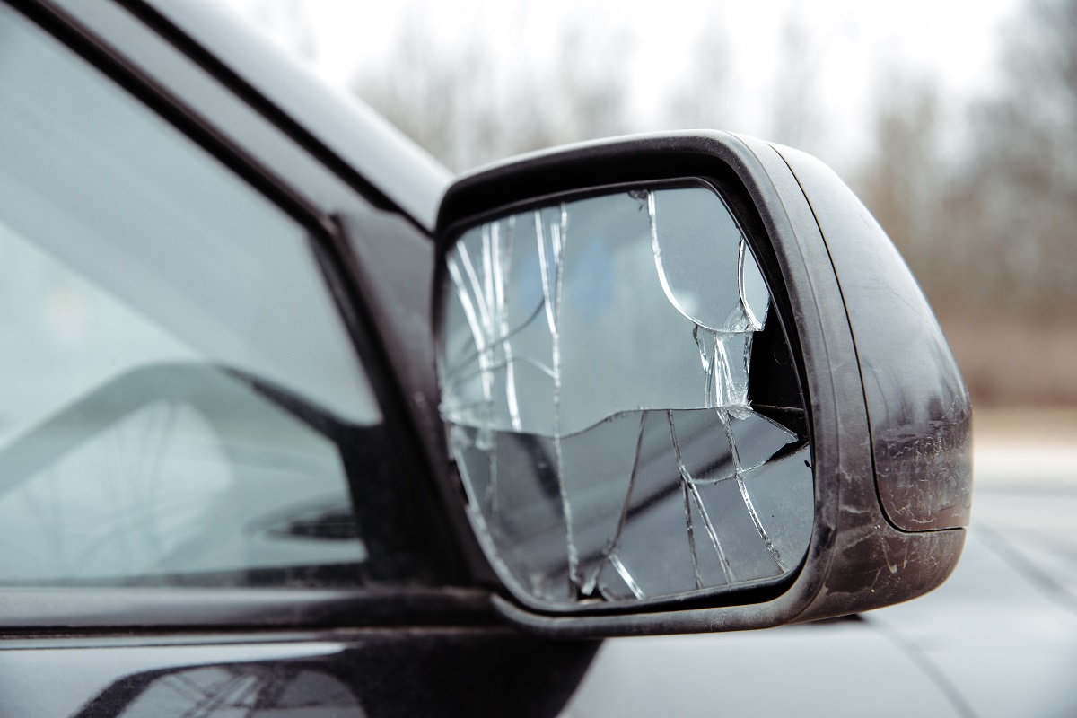 Kaputter Seitenspiegel